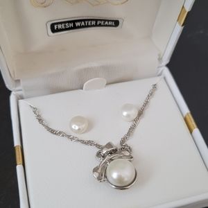 Fresh Water Pearl Earring & Necklace Set